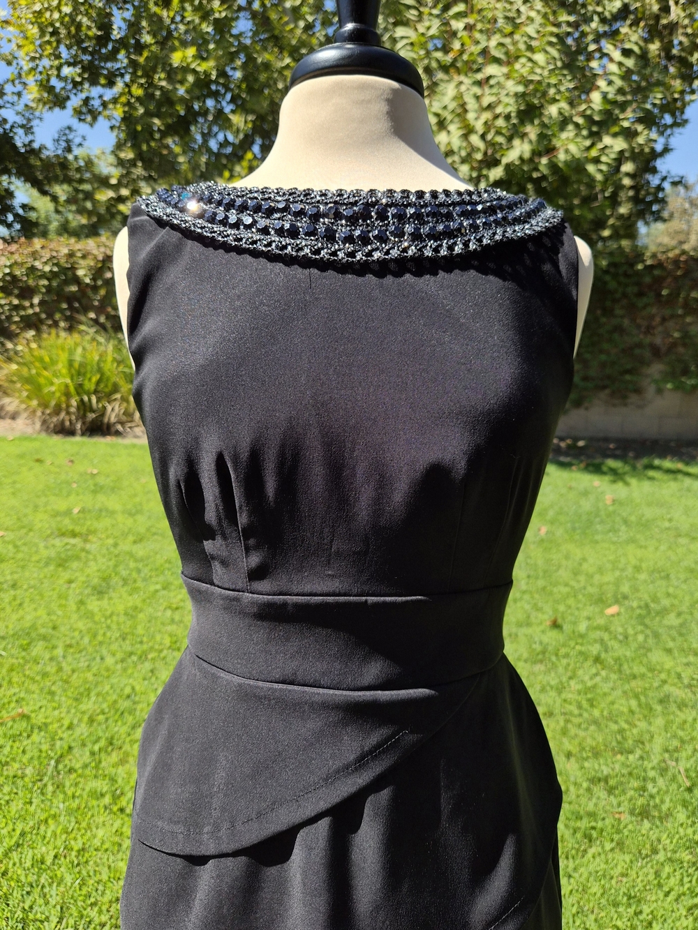Connected Apparel Black Tiered Sheath Dress Jeweled Bead Neck Size 6 EUC #0525